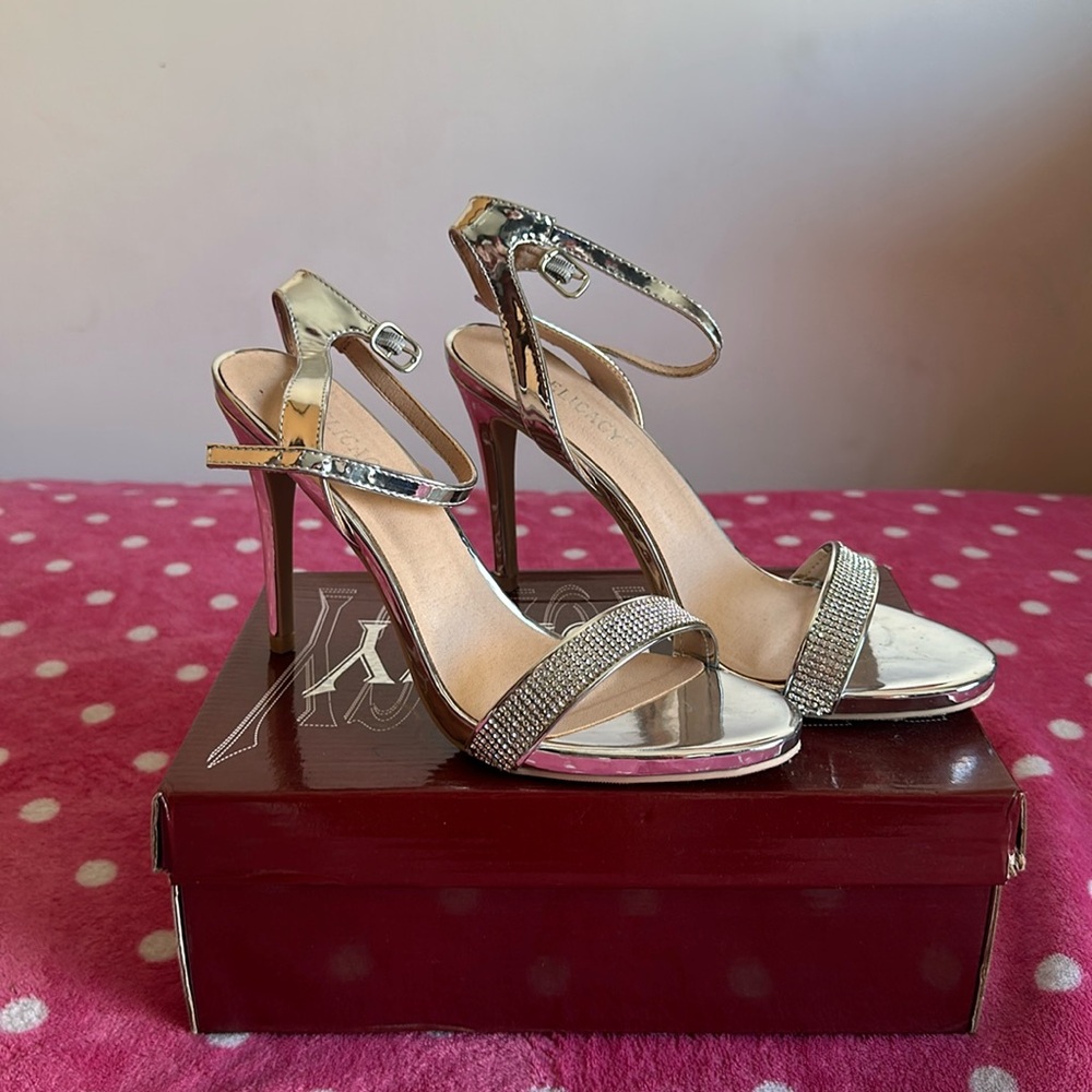 Women’s Silver Heel With Rhinestone